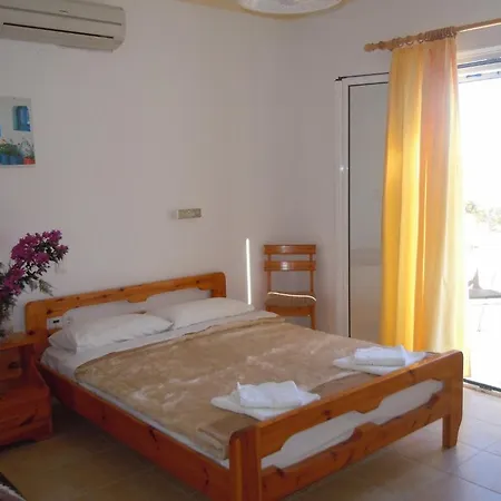 Atlas Konukevi Karterados (Santorini)